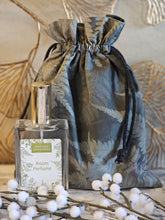 Load image into Gallery viewer, Wash Bag and Room Perfume Gift Set