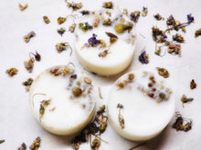 Load image into Gallery viewer, Botanical Wax Melt - Green Fig and Patchouli