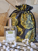 Load image into Gallery viewer, Wash Bag and Room Perfume Gift Set
