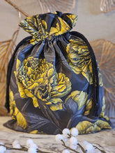 Load image into Gallery viewer, Handmade Wash/Make-up Bag
