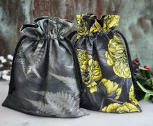 Load image into Gallery viewer, Handmade Wash/Make-up Bag
