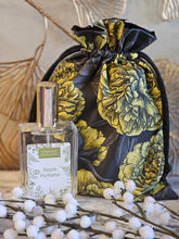 Load image into Gallery viewer, Wash Bag and Room Perfume Gift Set
