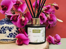 Load image into Gallery viewer, Handmade Reed Diffuser - Sweet Pea
