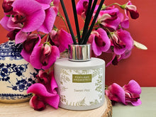 Load image into Gallery viewer, Handmade Reed Diffuser - Sweet Pea
