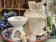 Load image into Gallery viewer, Botanical Wax Melts &amp; Burner Gift Set
